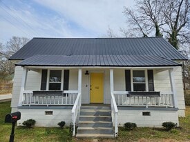 102 Kay St in Honea Path, SC - Building Photo