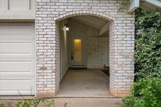 8006 Hillrise Dr in Austin, TX - Foto de edificio - Building Photo