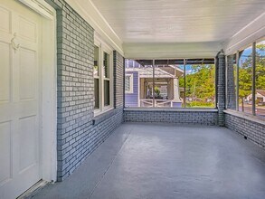 984 Cascade Ave SW in Atlanta, GA - Foto de edificio - Building Photo