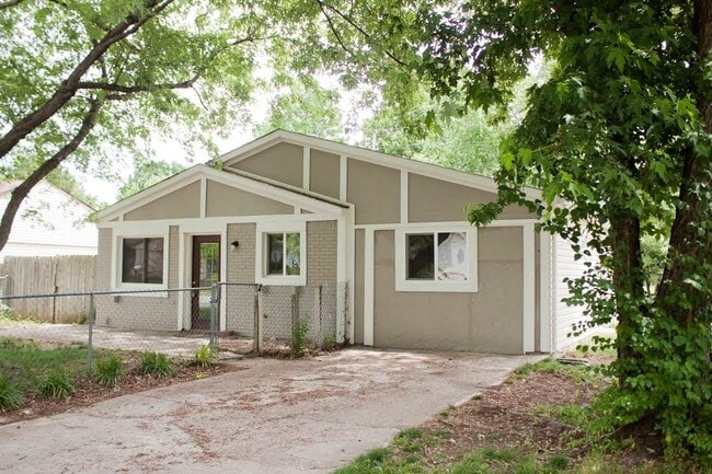 property at 3107 Pawnee Dr