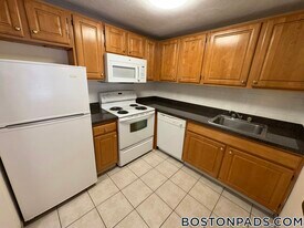 16 Whites Ave, Unit 64 in Watertown, MA - Building Photo