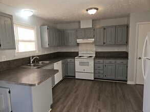 5845 Hunting Ridge Rd in Hope Mills, NC - Building Photo - Building Photo