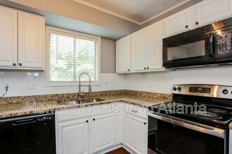 6360 Ashdale Dr in College Park, GA - Building Photo - Building Photo