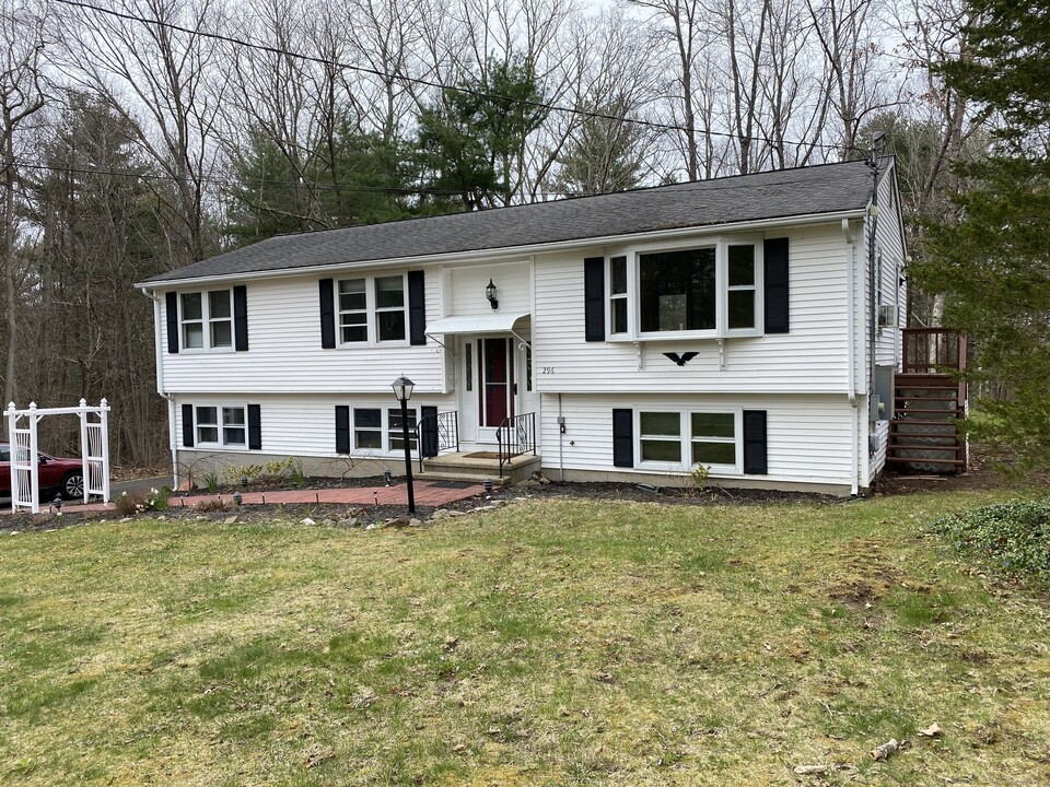 296 Dr Foote Rd in Colchester, CT - Building Photo