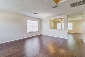 7606 Tin Cup Dr in Arlington, TX - Foto de edificio - Building Photo