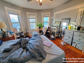 121 Lowell St, Unit 2 in Somerville, MA - Building Photo - Building Photo