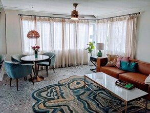 308 Seaview St, Unit 308 Seaview in Manhattan Beach, CA - Foto de edificio - Building Photo