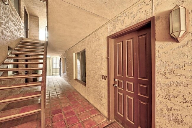 property at 505 W 7th St