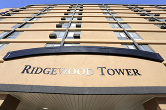 Ridgewood Towers in East Moline, IL - Foto de edificio - Building Photo