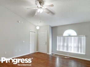 8448 Oak Crossing Dr W in Jacksonville, FL - Building Photo - Building Photo