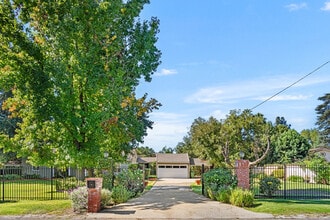 8757 Encino Ave in Northridge, CA - Building Photo - Building Photo