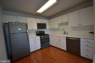 46891 Eaton Terrace in Sterling, VA - Building Photo - Building Photo