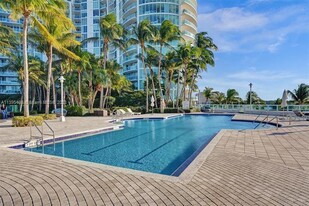 1000 S Pointe Dr, Unit 2202 in Miami Beach, FL - Foto de edificio - Building Photo