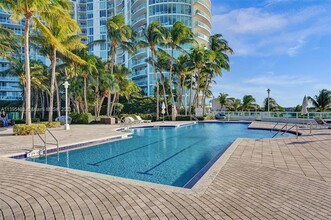 1000 S Pointe Dr, Unit 2202 in Miami Beach, FL - Building Photo - Building Photo