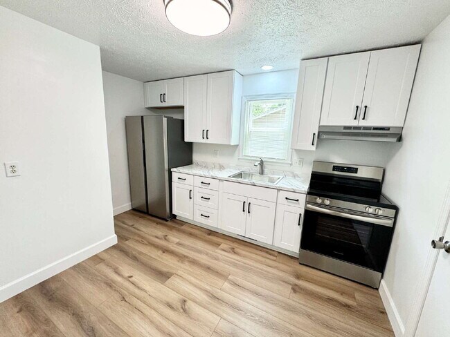 104 Caron Ln in Easley, SC - Foto de edificio - Building Photo