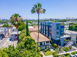 1046 N Spaulding Ave in West Hollywood, CA - Building Photo - Building Photo