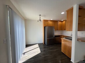 4152 Glacier View Dr in Springfield, OR - Building Photo - Building Photo