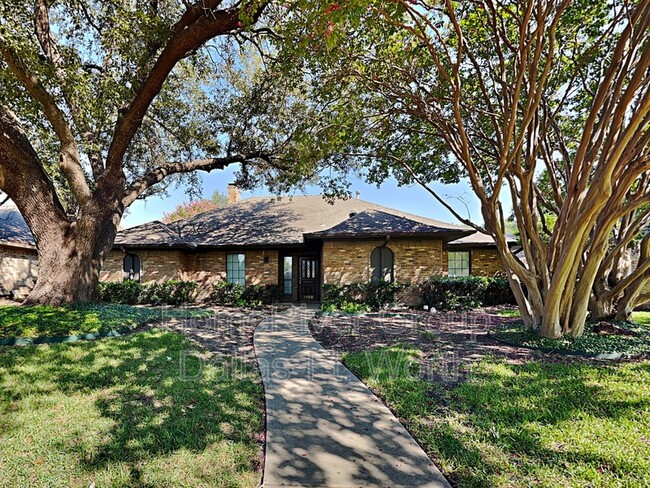 property at 1108 Huntington Dr