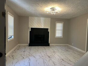 337 Bradley Woods Ct NW in Lilburn, GA - Building Photo - Building Photo