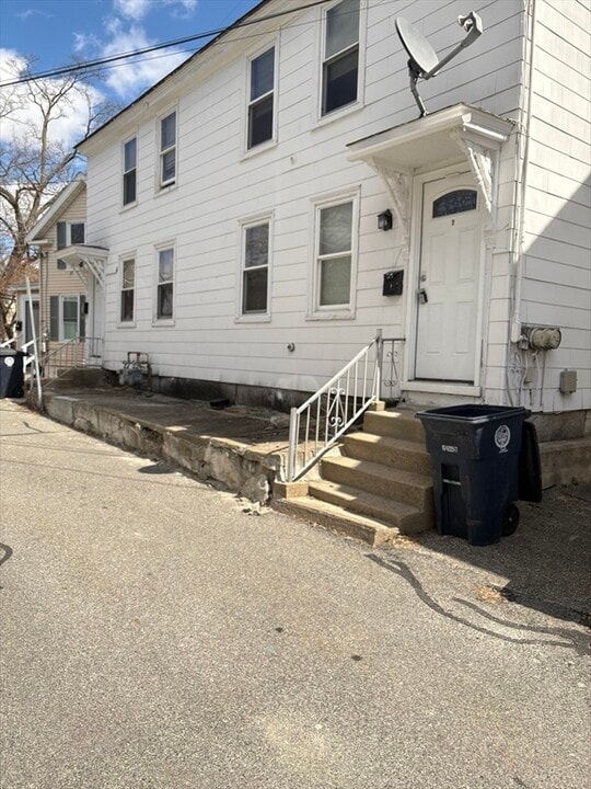 7 Morrill St in Nashua, NH - Building Photo