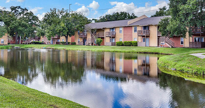 Courtney Cove Apartment Homes in Tampa, FL - Building Photo - Building Photo