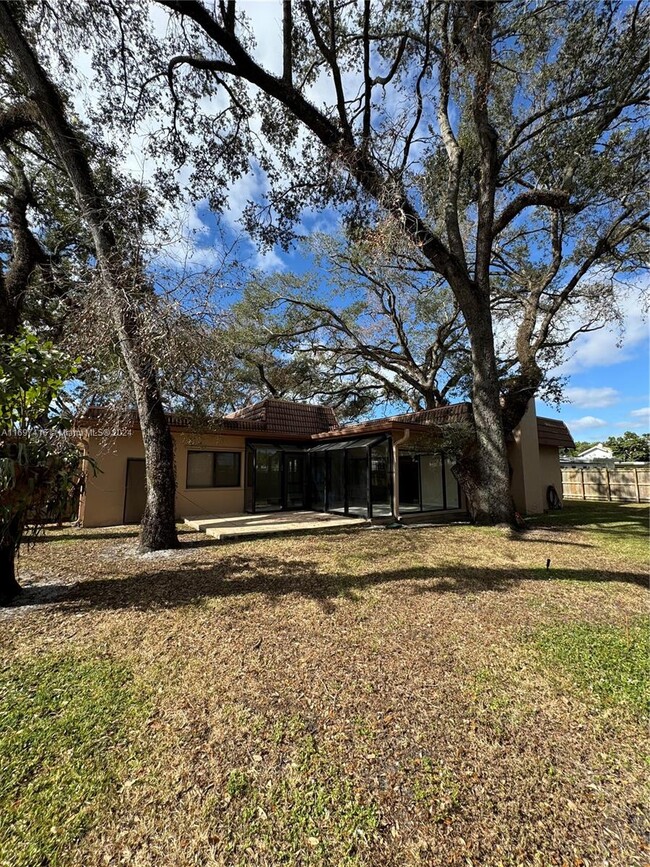 5870 SW 36th Terrace in Fort Lauderdale, FL - Building Photo - Building Photo