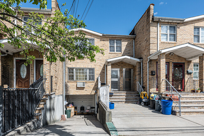 11609 Linden Blvd in South Ozone Park, NY - Foto de edificio - Building Photo