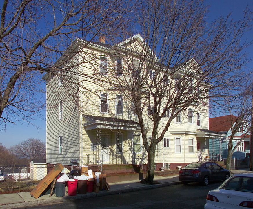 147 Liberty St in Fall River, MA - Building Photo