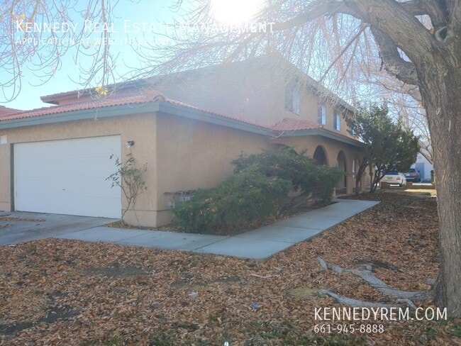 1738 W Ave J