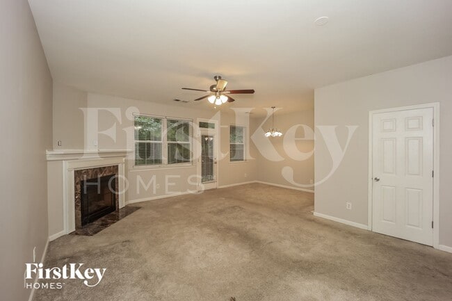 3383 Estes Dr in Atlanta, GA - Foto de edificio - Building Photo