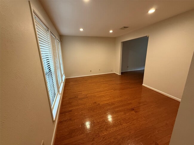 6810 Redwood Falls Dr in Pasadena, TX - Building Photo - Building Photo