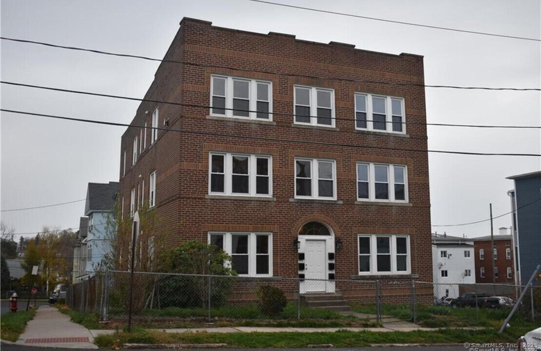 45 Horace St in New Britain, CT - Building Photo