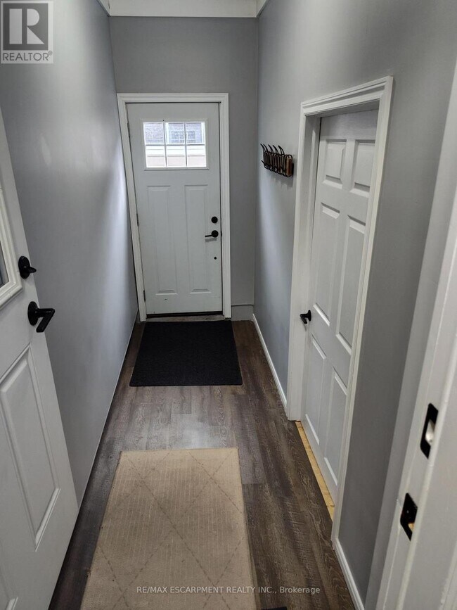 88 San Fernando Dr in Hamilton, ON - Building Photo - Building Photo