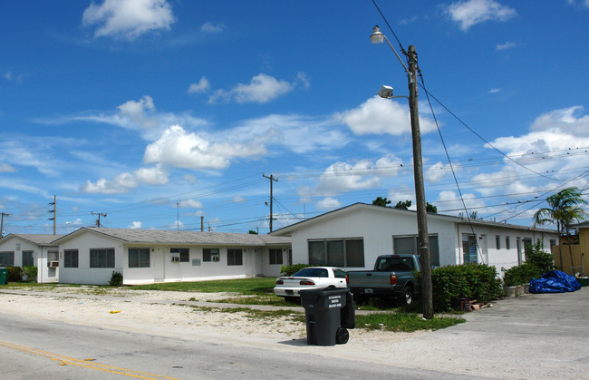 6224 Washington St in Hollywood, FL - Building Photo - Building Photo