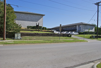 Townhill Oaks in Denton, TX - Foto de edificio - Building Photo