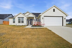 200 High Rdg Ct in Godley, TX - Building Photo