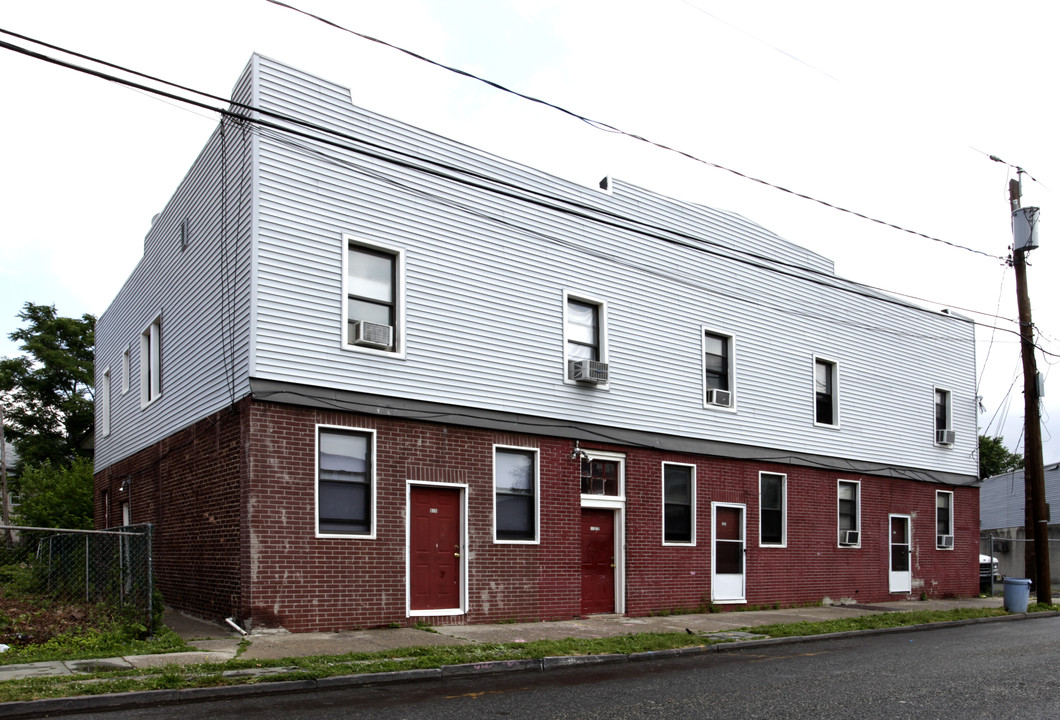 521-525 New Point Rd in Elizabeth, NJ - Building Photo