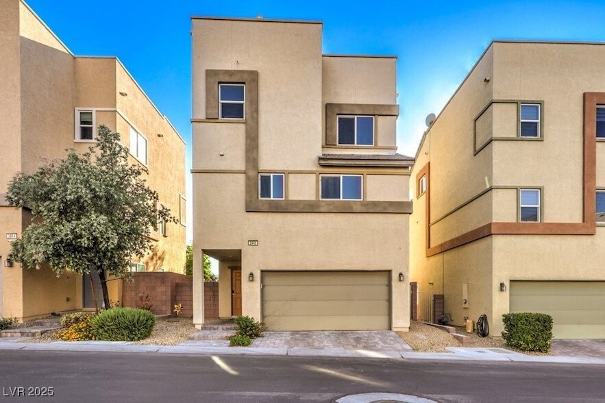 3940 Total Eclipse St, Unit 2F in Las Vegas, NV - Building Photo