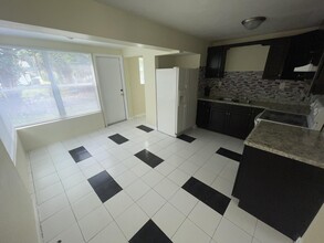 5320 Harriet Pl in West Palm Beach, FL - Building Photo - Building Photo