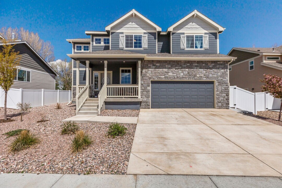 4497 Mountain Sky St in Johnstown, CO - Building Photo