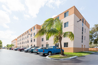 Los Robles Apartment in Miami, FL - Building Photo - Building Photo