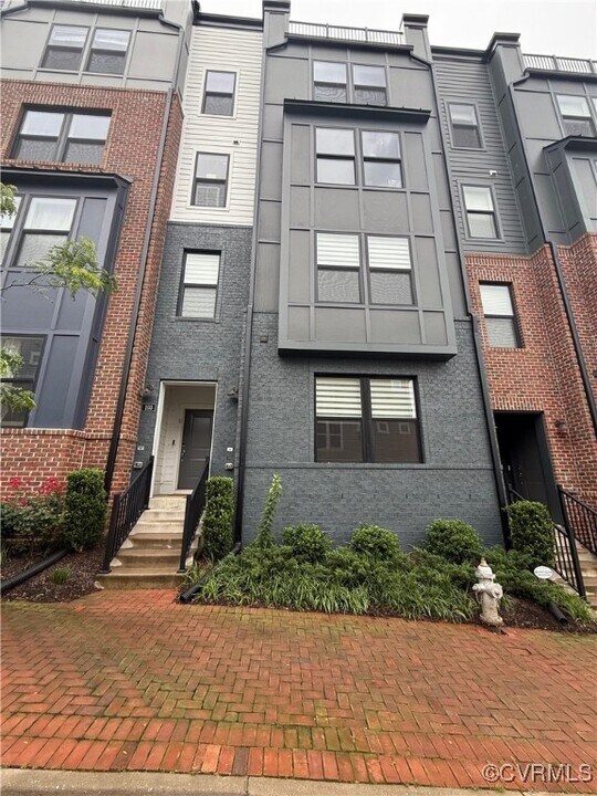 103 Old Charles St in Henrico, VA - Building Photo