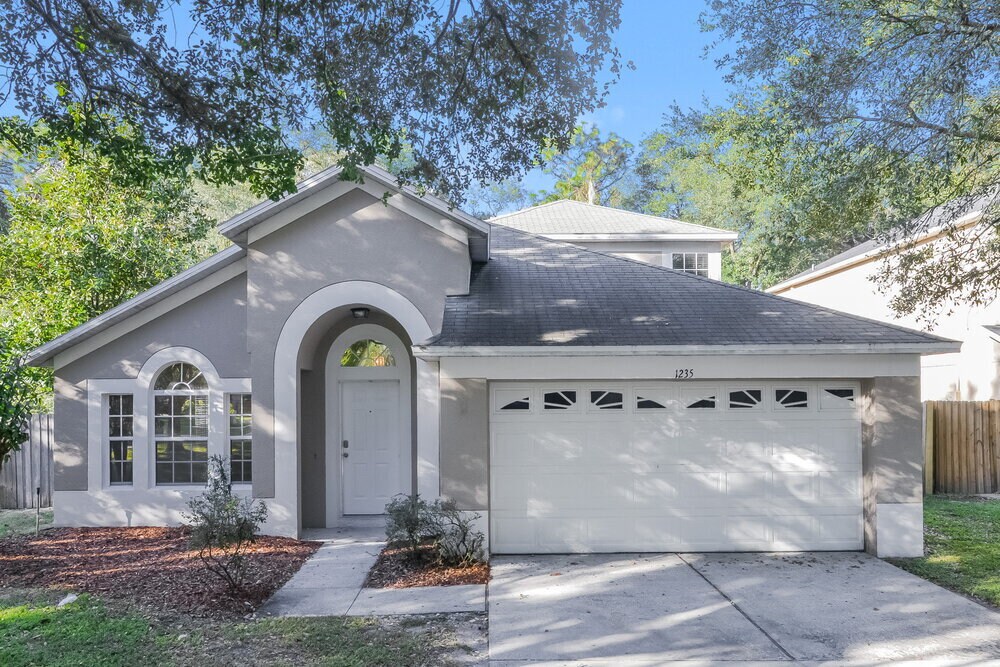 1235 Pat Patterson Ct in Apopka, FL - Foto de edificio