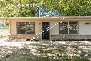 1401 Plummer St in Jacksonville, AR - Building Photo