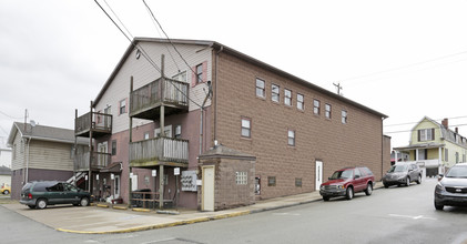 601 Broad Ave in Belle Vernon, PA - Foto de edificio - Building Photo