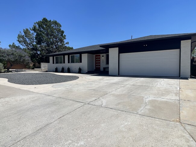 property at 7604 Sierra Azul Ave NE