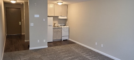 1625 Kent Des Moines Rd in Des Moines, WA - Foto de edificio - Building Photo