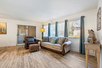 Rinconada Village in Carmichael, CA - Building Photo - Interior Photo