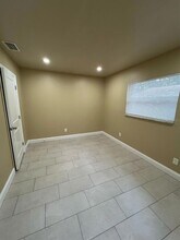 10106 N 10th St in Tampa, FL - Foto de edificio - Building Photo