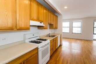 5934 N Winthrop Ave-Unit -Unit 2W in Chicago, IL - Building Photo - Building Photo